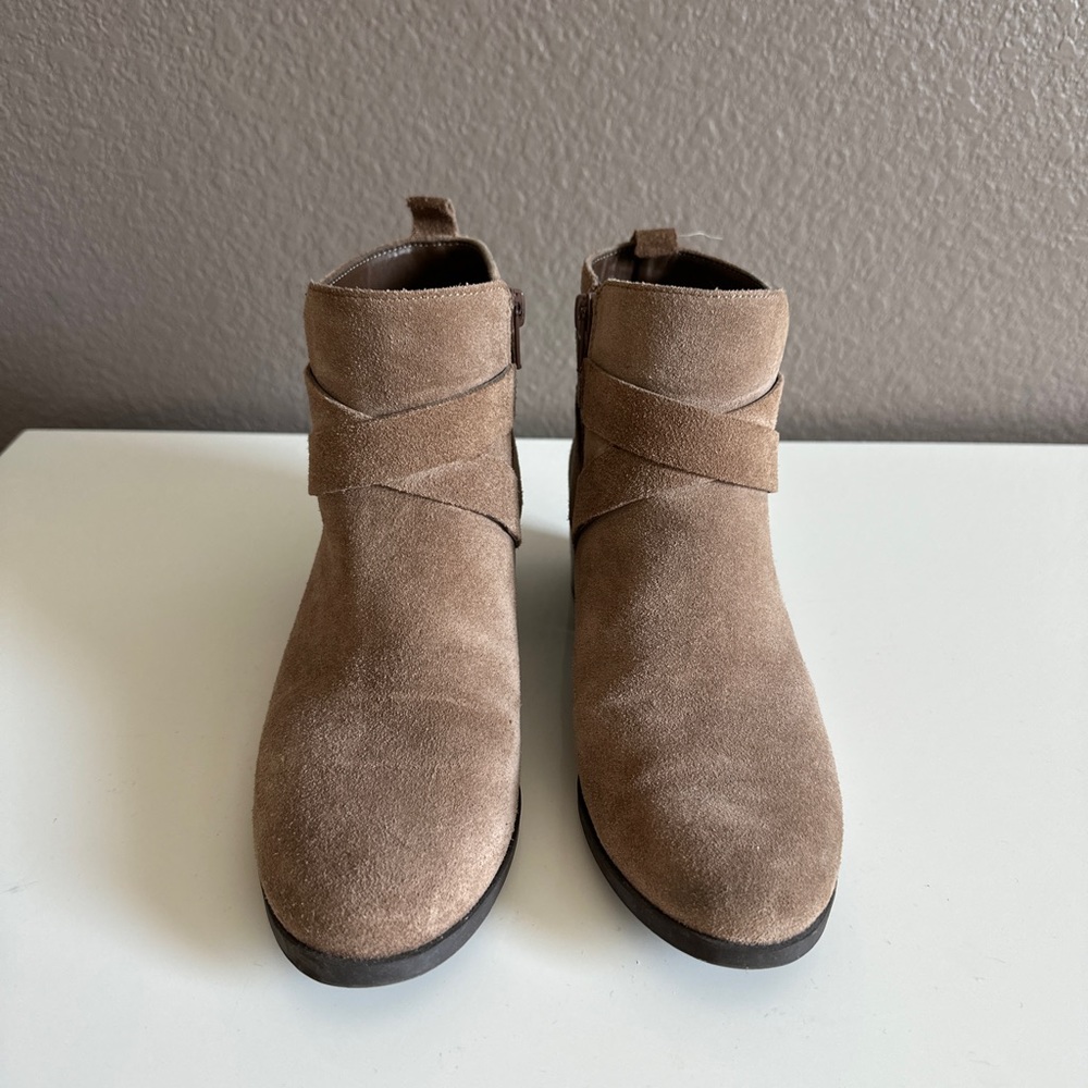 Anne Klein cushioned fall ankle suede leather boots
